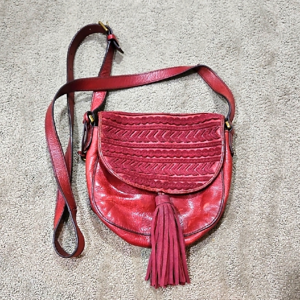 FOSSIL Emi Wine Leather Saddle Bag Crossbody Large Tassel - Picture 2 of 7